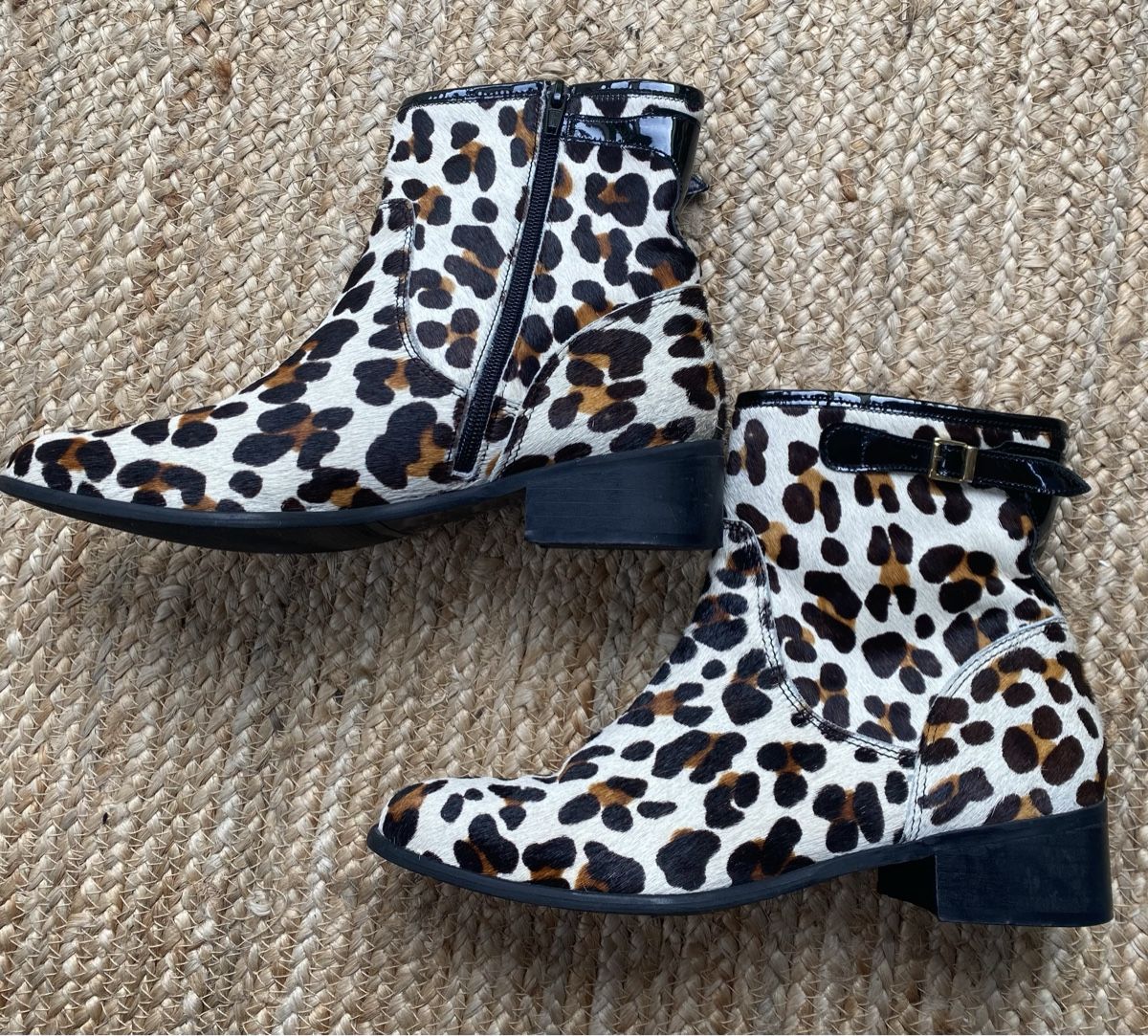 Scarpe da donna: Bottines cuir imprimé léopard p. 39 – Usato da Broc venduto da ffribourg 1
