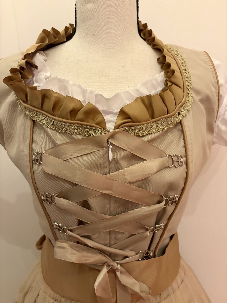 Vestiti: Dirndl Kleid beige mit Spitze und Bluse – Usato da Herisau venduto da Usuperman 2