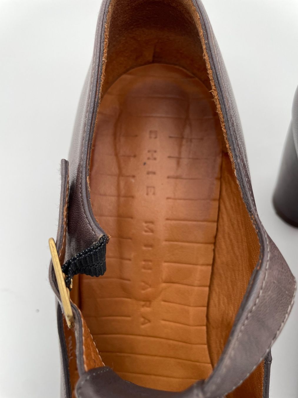 Chie Mihara Damenschuhe: Chie Mihara T-Strap Fringe Pump EU 39 Grau – Gebraucht aus Zürich von shoe_shop 6