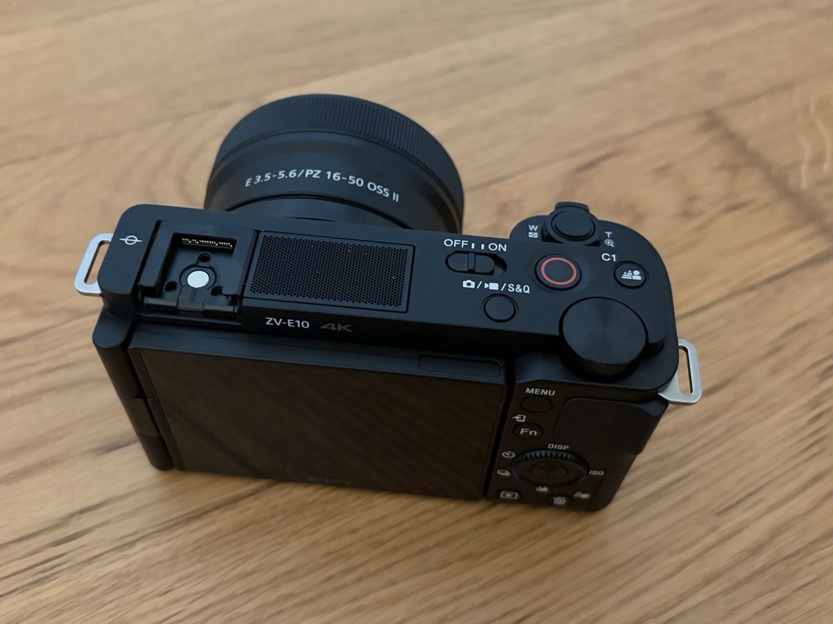 Sony Fotocamera: Sony Alpha ZV-E10 + Objektiv und OVP – Nuovo (secondo la descrizione) da Rüti ZH venduto da Flowerfield 1