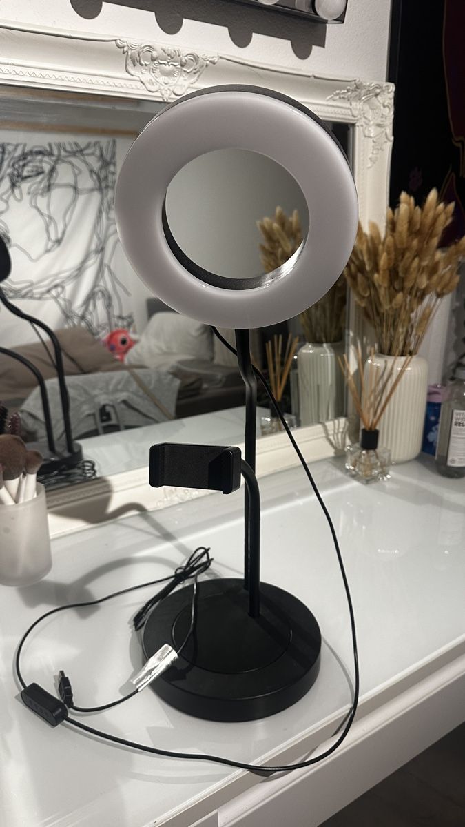 Ikea Lampen: Ringlicht mit Smartphone Halterung neuwertig – Neu (gemäss Beschreibung) aus Menzingen von Endina.S