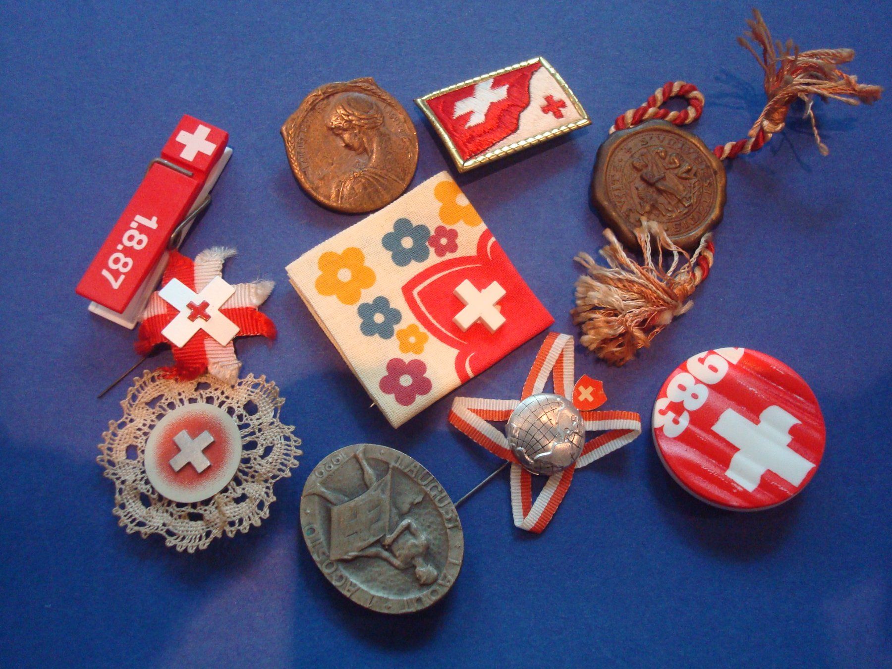 Placchette & Badge: 1. Augustabzeichen ein Lot – Usato da Riehen venduto da Baerewaegli