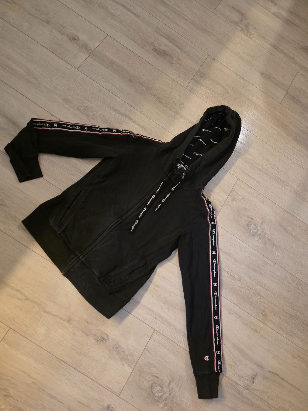 Champion Giacche: Kapuzenjacke Champion schwarz X-Small  – Usato da Wigoltingen venduto da Zuckerfee84