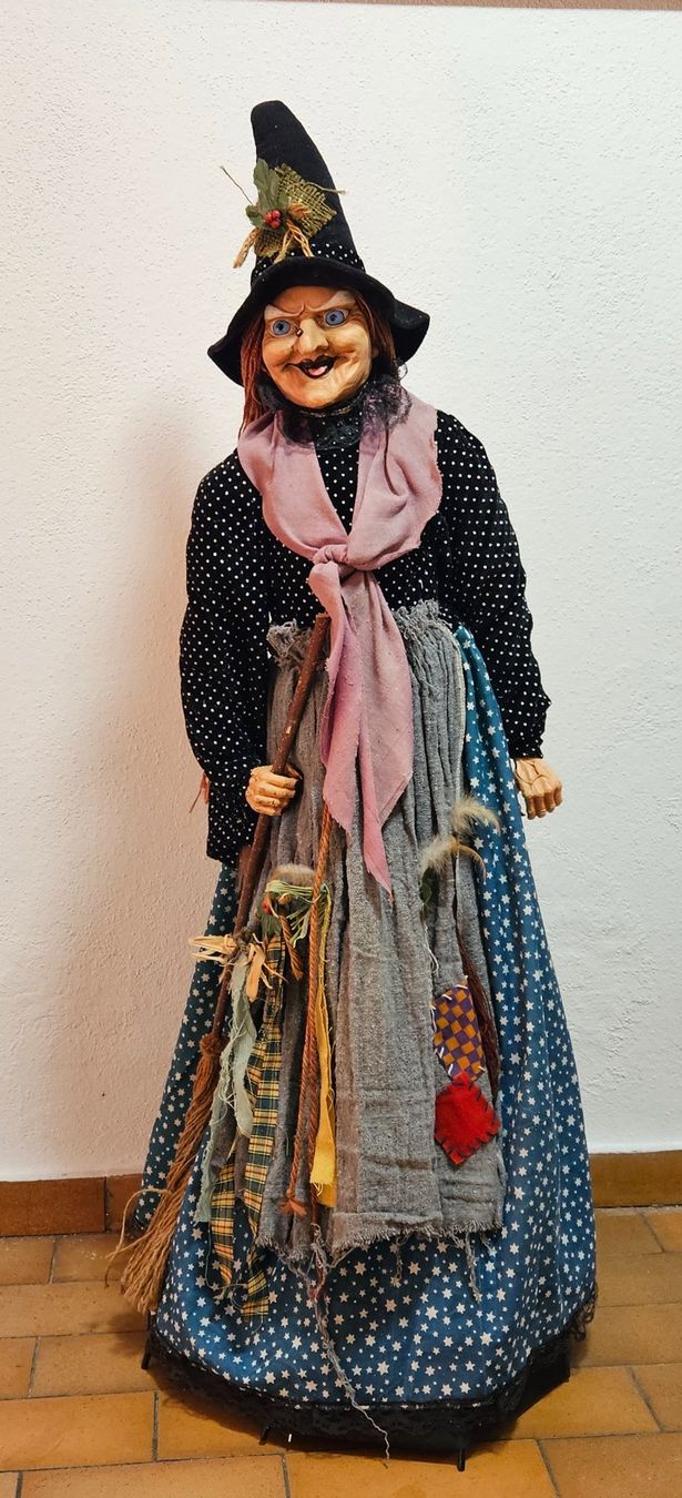 Statuette: kleine Hexe – Usato da Lauerz venduto da jaybra