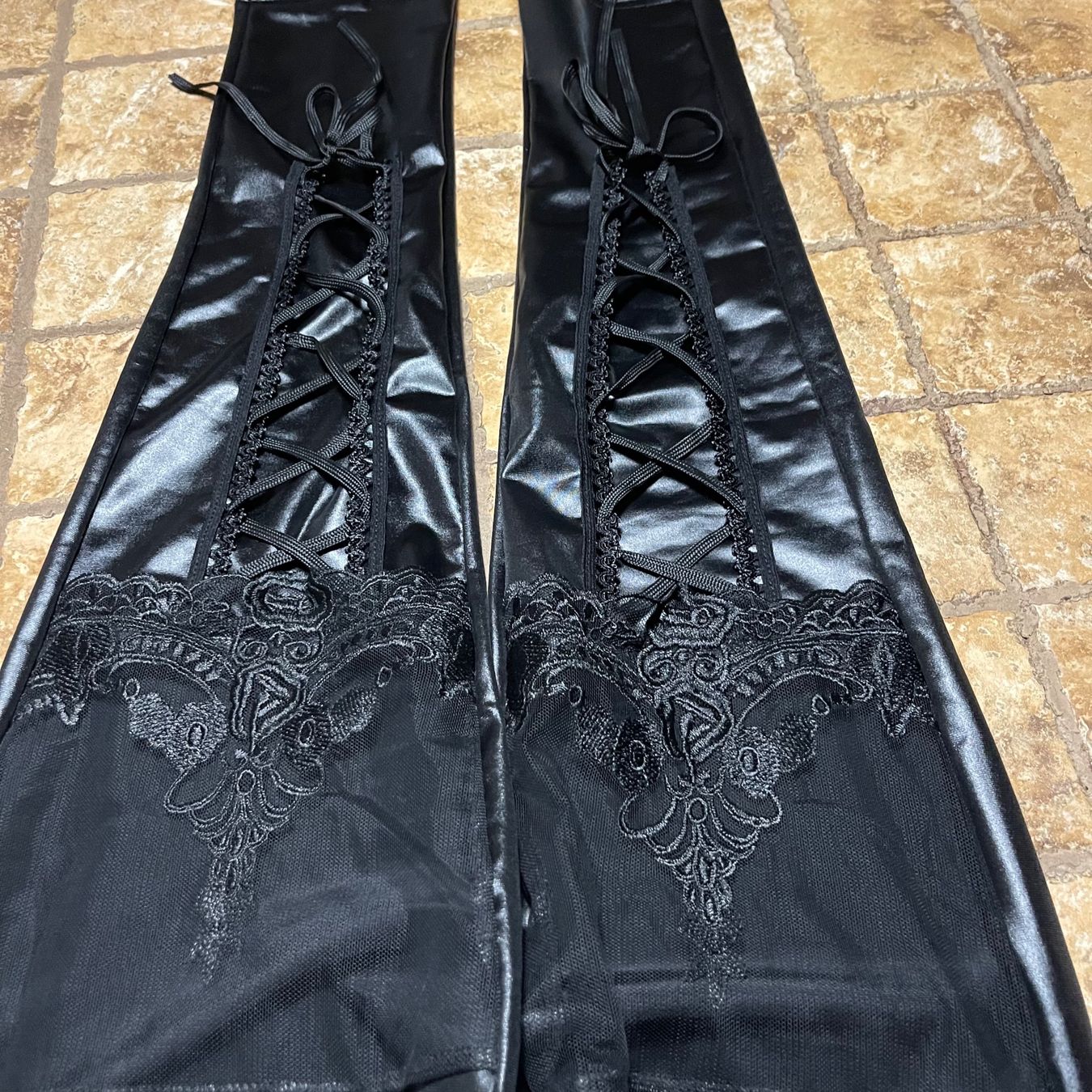 Leggings: Chic Leggings ecopelle con lacci, e dettagli trasparente- – Nuovo e nell'imballaggio originale da Gordevio venduto da LanaZimm 5