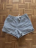 Sommer-Shorts mit Streifen - Grösse S