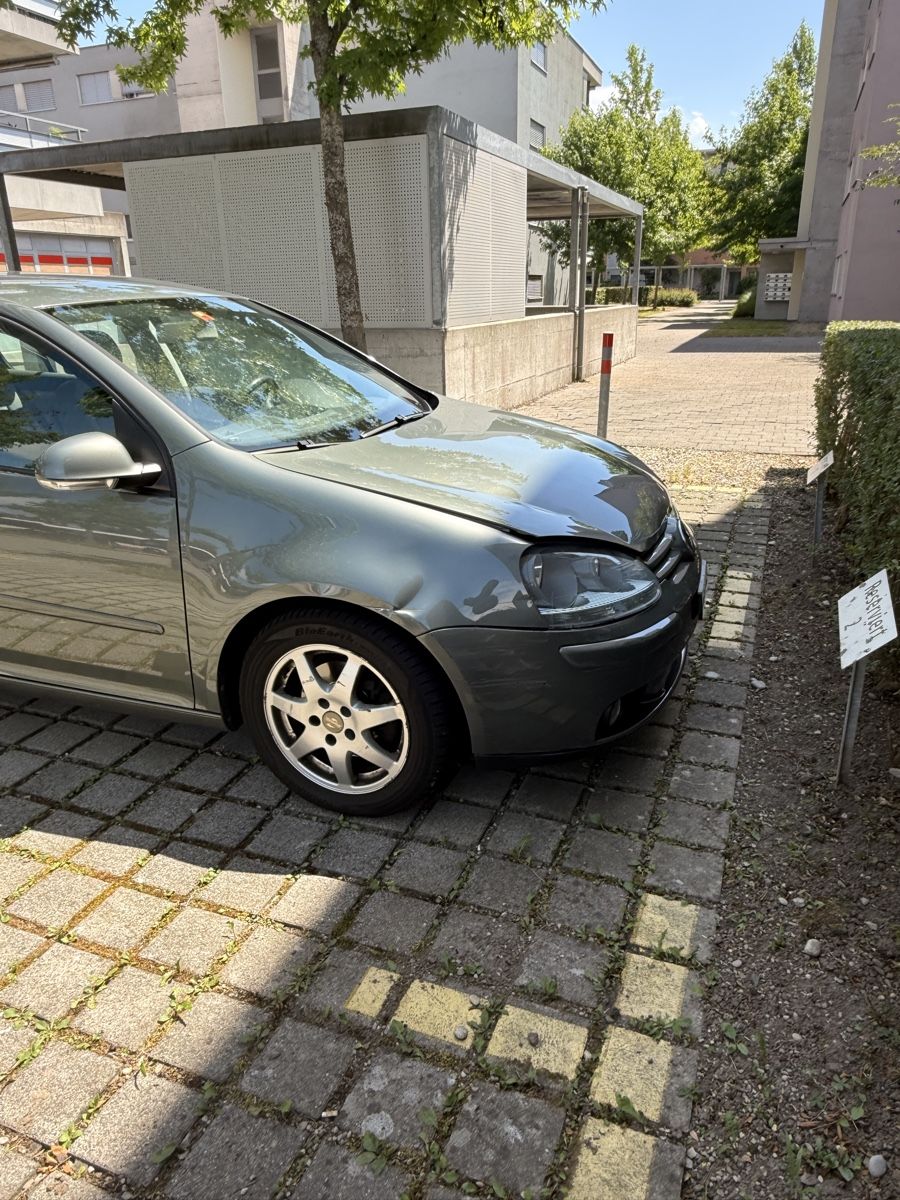 VW Autos: VW Golf 2.0 TDI grau ab Platz – Gebraucht aus Frauenfeld von awebtool 3