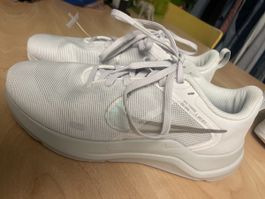 Neue Nike Laufschuhe Gr. 38.5 weiss