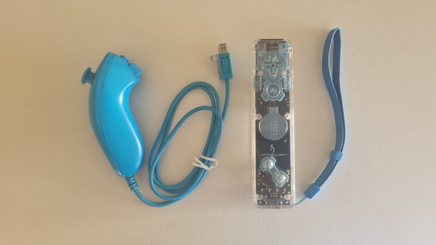 Nintendo Console: Nintendo Wii Remote Motion Controller Beleuchten + Nunchuck – Usato da Birsfelden venduto da val_d9c2