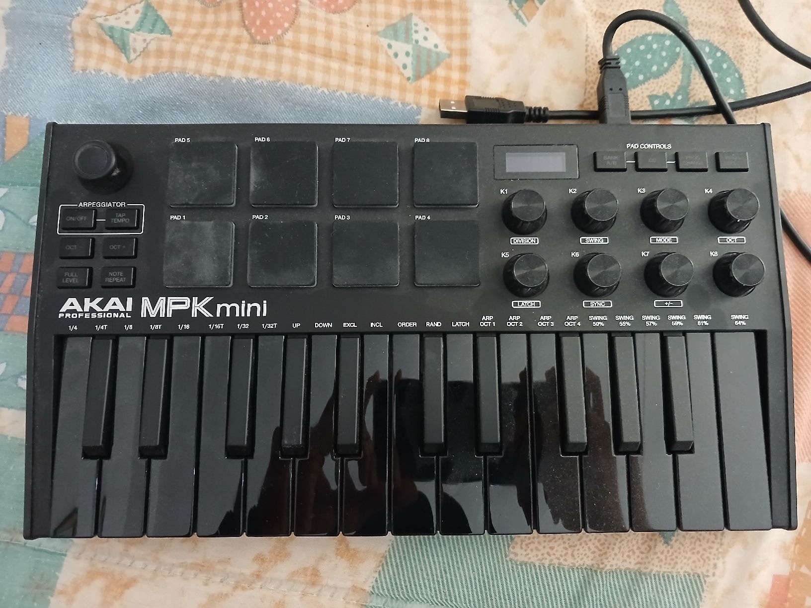 Akai Console di mixaggio: AKAI MPK mini Gebrauchter Zustand – Usato da Küssnacht am Rigi venduto da Sizic 1