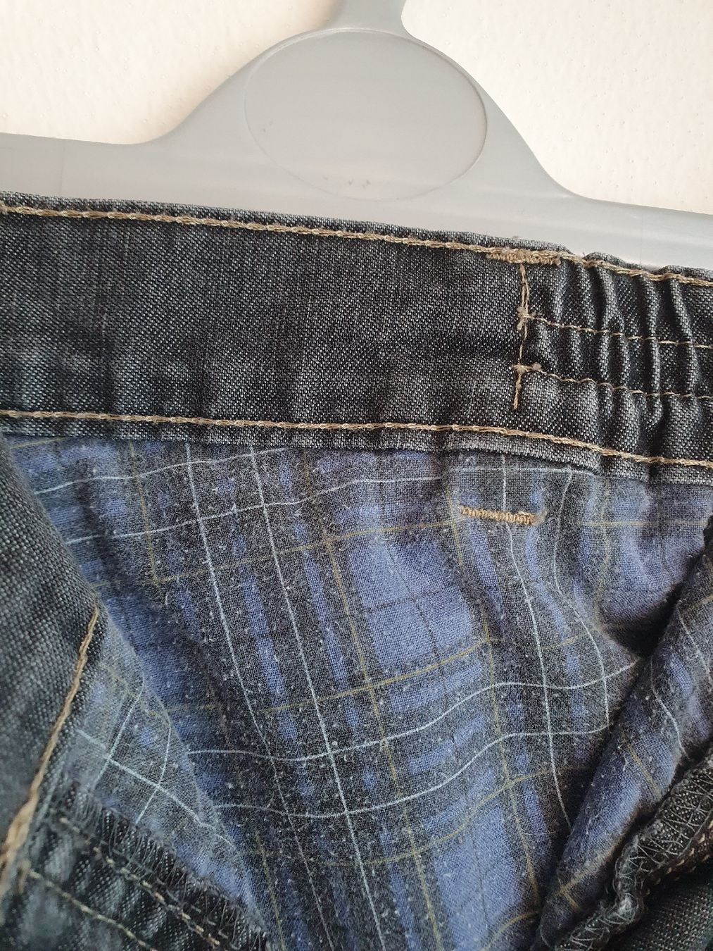 Jeans: Schwarze, gefütterte Jeans Grösse 40 – Gebraucht aus Schönenwerd von pomodor 2