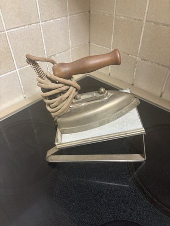 ANCIEN JOUET M: fer à repasser électrique 110/220V 40W, boite d'origine