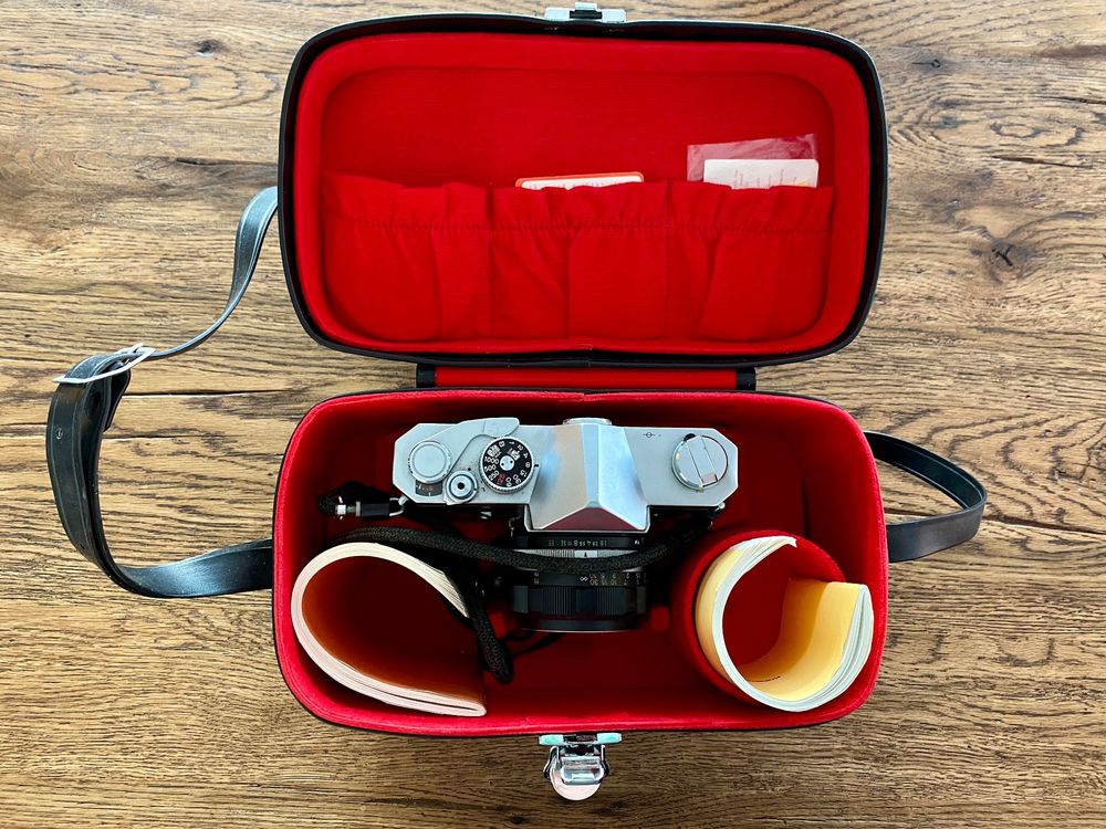 Konica Autoreflex T, inklusive hochwertiger Ledertasche 4
