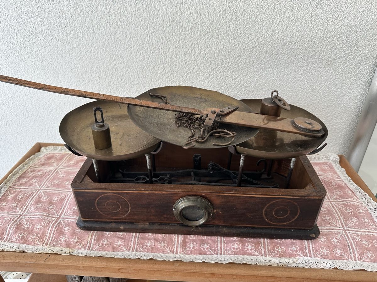 Bilance e pesi: Antike Waage Messing – Usato da Gwatt (Thun) venduto da cumbia 2