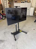 Samsung UE50RU7400U 50 Zoll UHD TV mit Rollwagen, Top!