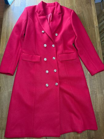 Roter Wintermantel mit Knöpfen, Grösse M, neuwertig