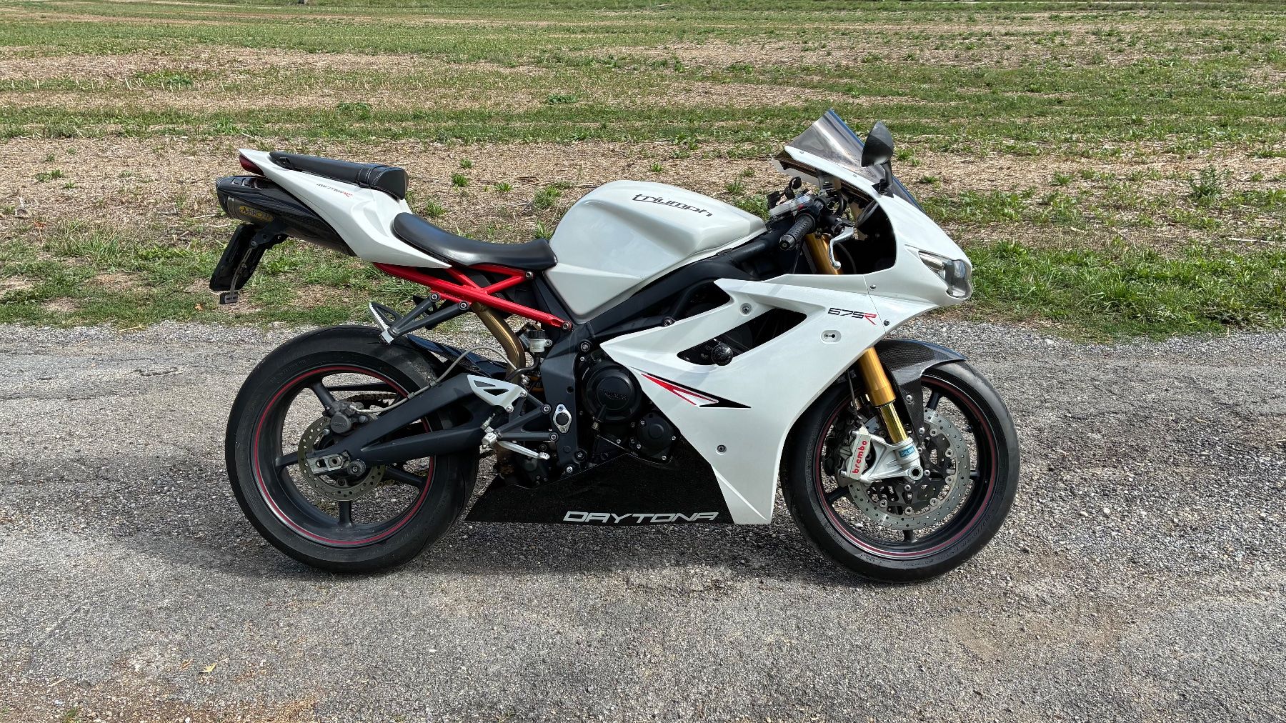Triumph Strada: Triumph Daytona 675 R de 2012 – Usato da Genève venduto da beh_d27l