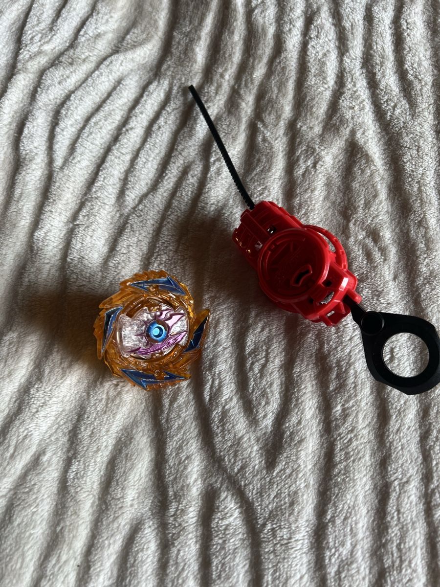 Hasbro Jouets: Beyblade Burst mit Starter – D'occasion à Hemmental par dwa_5ghn