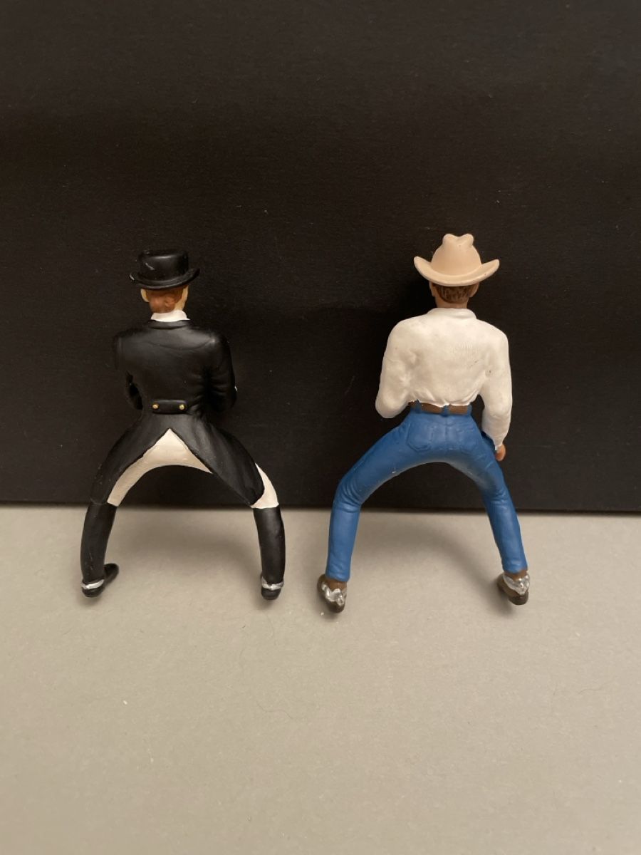 Schleich Statuette: Schleich Figuren 4er Set mit 3 Satteln – Usato da Aesch BL venduto da ell_8zv7 5