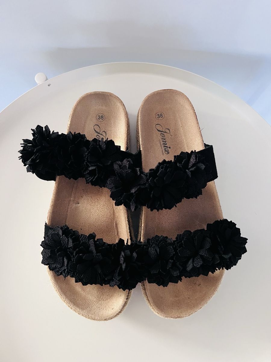 Scarpe da donna: Ciabatta con plateau e fiori neri - 38 – Usato da Losone venduto da Annja93 1