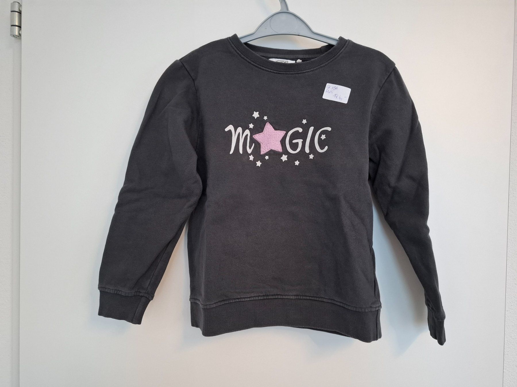 Pulls et sweat-shirts: Pullover / Pulli Gr. 134 von Kids – D'occasion à Mels par Aloha86