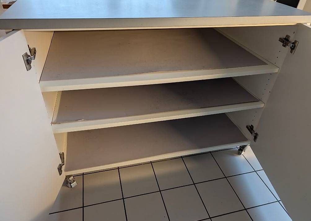 Cucine complete: Geräumige Kücheninsel / Küchenmöbel auf Rollen  – Usato da Wattwil venduto da Lilo111 2