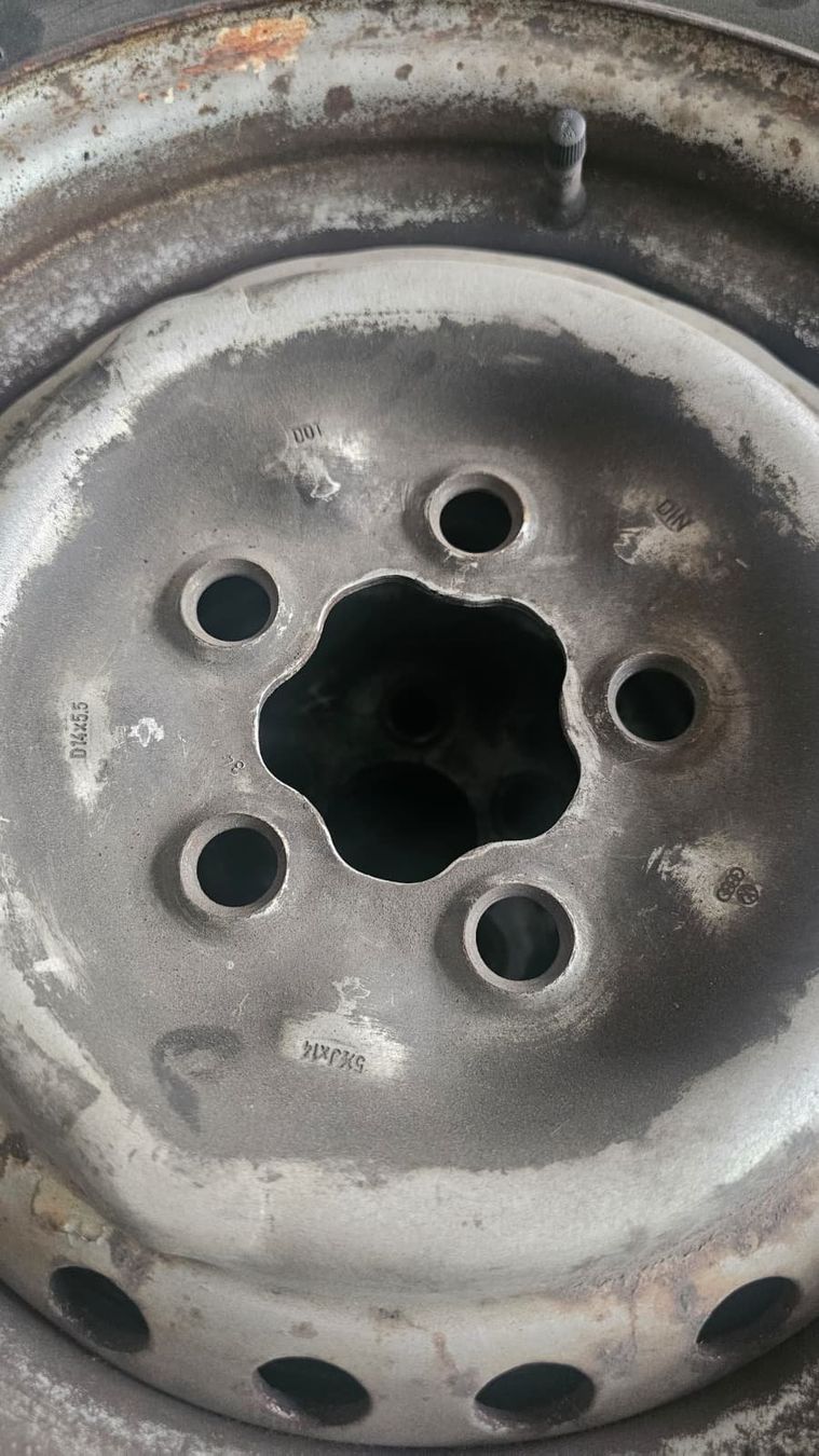 Volkswagen Pneumatici & Ruote complete: 5x 14 zoll Rad VW T3 – Usato da Brunnen venduto da Hirm1 1