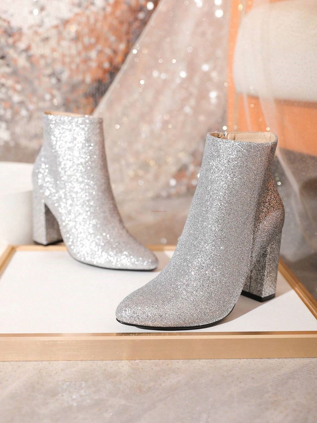 Damenschuhe: Coole Waden Stiefel aus Silbernem Glitzerndem Material – Neu und originalverpackt aus Dallenwil von Outdoor_59 4