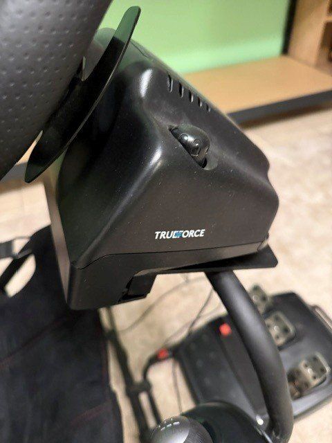Logitech Console: Logitech G G923 mit Playseat Challenge – Usato da Zürich venduto da Affoltern5 6