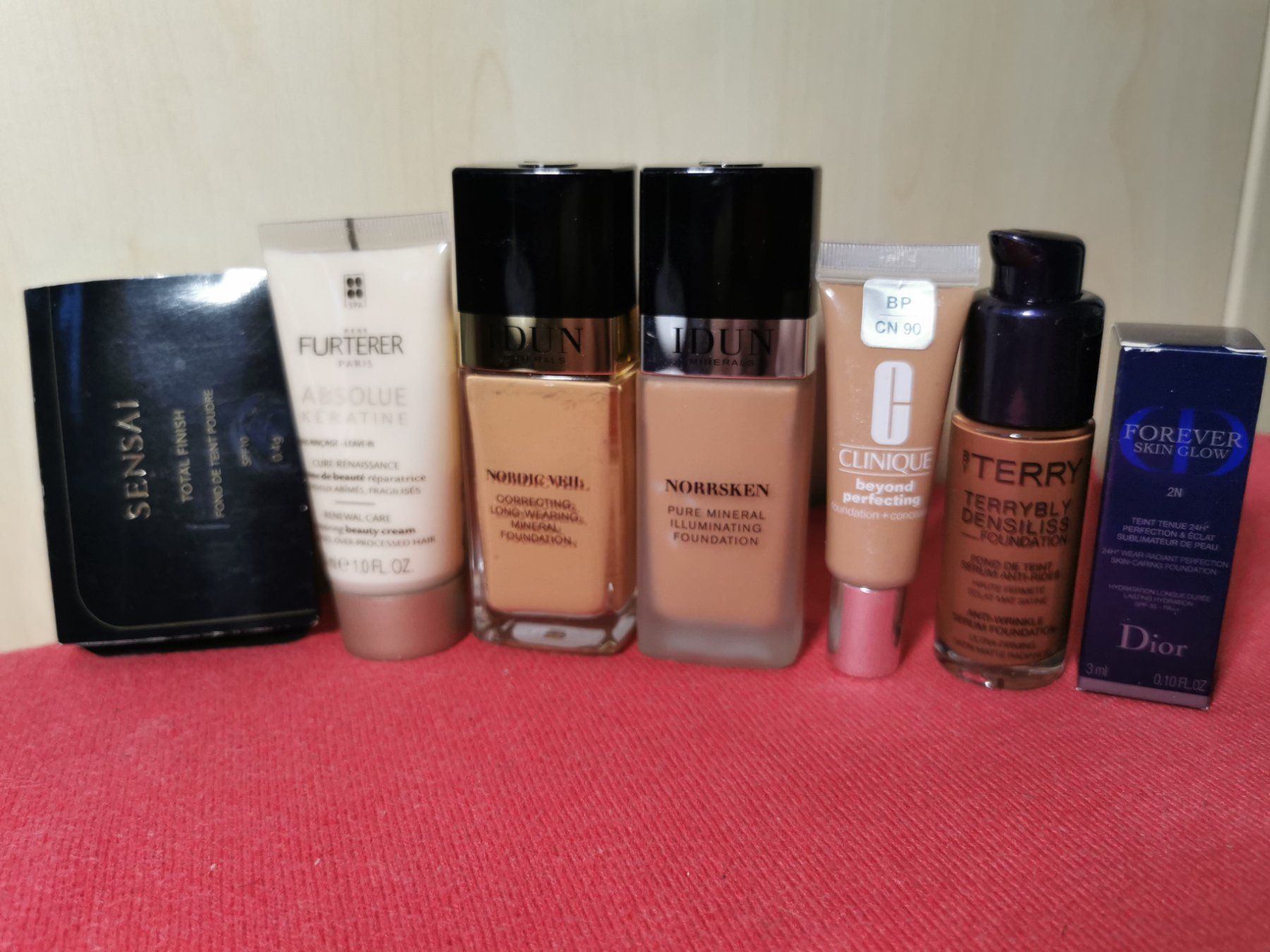 Clarins Make-up: Hochwertige Foundation-Cremes,5 Stück – Usato da Schlieren venduto da vlalif