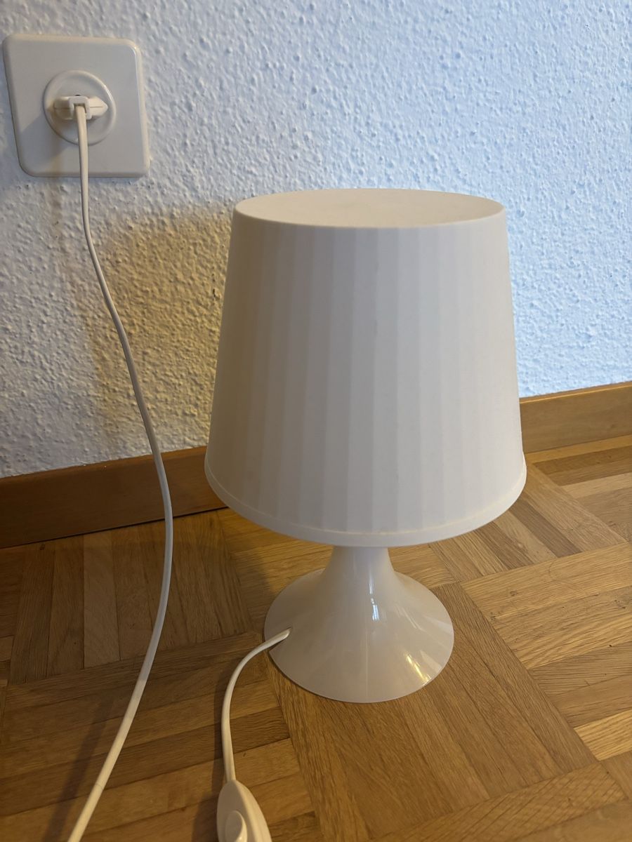 Ikea Lampade: Tischlampe weiss Ikea – Usato da Münchenbuchsee venduto da laurentbr99 1