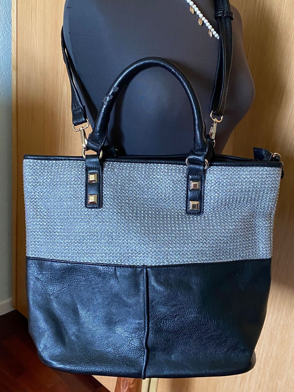 Borse da donna: Schwarze geräumige Damentasche Shopper – Nuovo (secondo la descrizione) da Besazio venduto da lionheart63 1