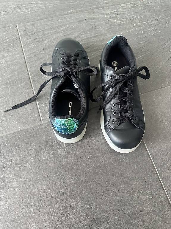 Scarpe da donna: Schuh mit leuchtender Sohle aufladbar, Grösse 36 – Usato da Rupperswil venduto da amrilu01