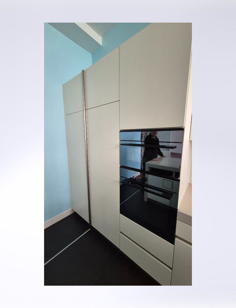 Cucine complete: moderne Küche (mit Electrolux-Geräte) – Usato da Glattbrugg venduto da BauTeile 9