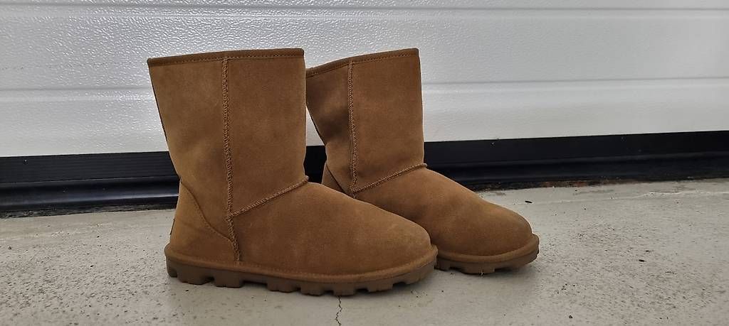 Scarpe da donna: Vedo stivaletti UGG – Usato da Cadro venduto da kei_h52z