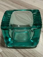 ANTIKER URAN-GLAS-ASCHENBECHER / türkisfarbig / 1950-1960