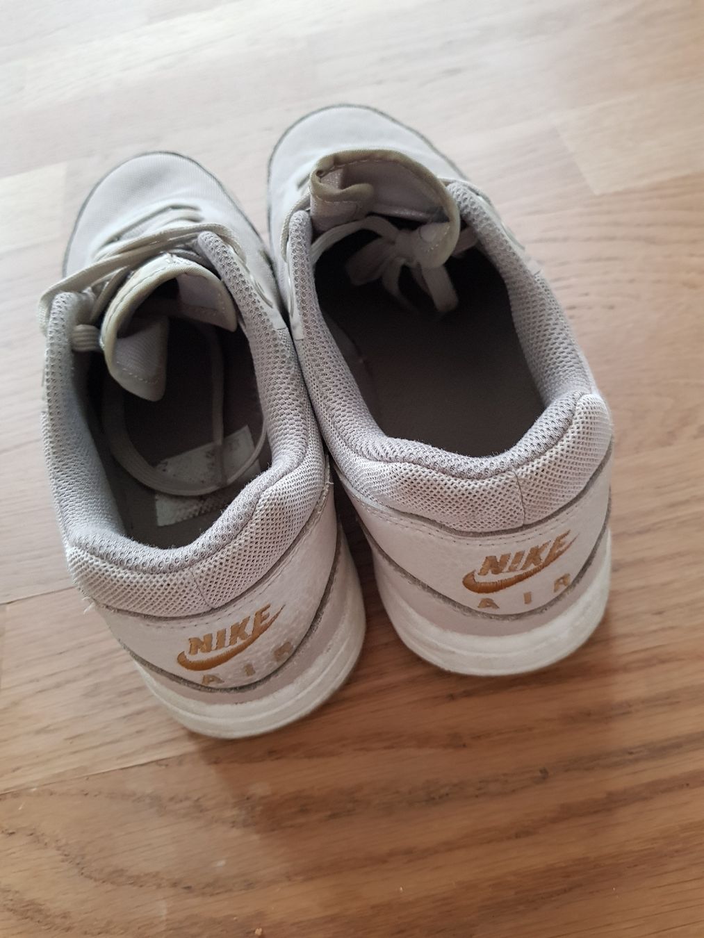 Nike Damenschuhe: Nike Air Max Gr. 39 beige – Gebraucht aus Nendeln von Zopfie_ 1