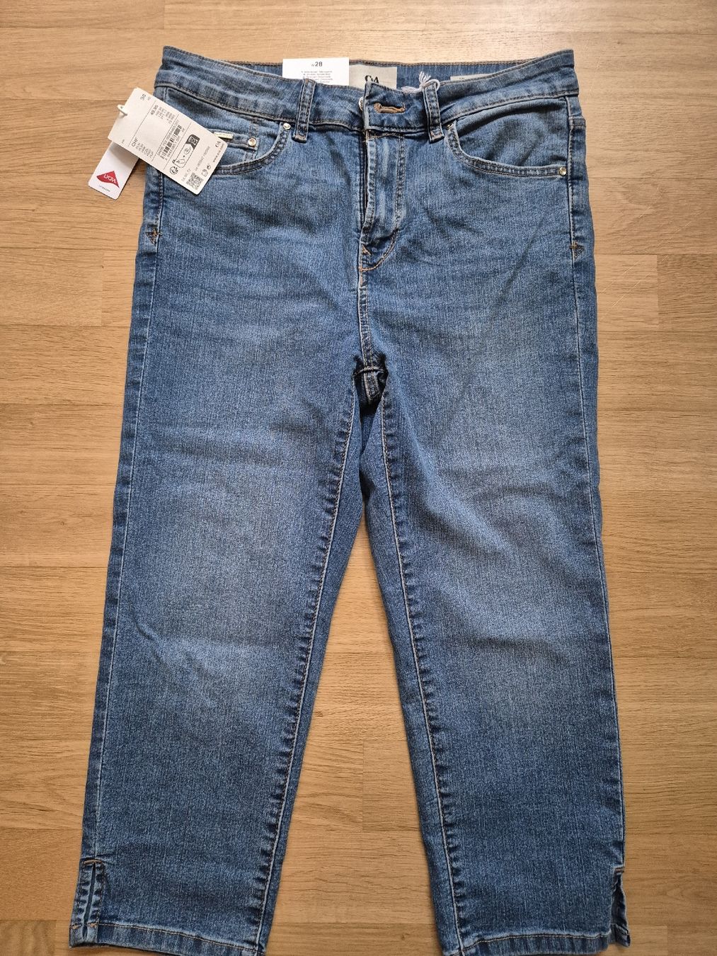 C&A Jeans: C&A Capri Jeans, neu mit Etikett, Gr. 38 – Nuovo e nell'imballaggio originale da Zürich venduto da mit_jz2x 4