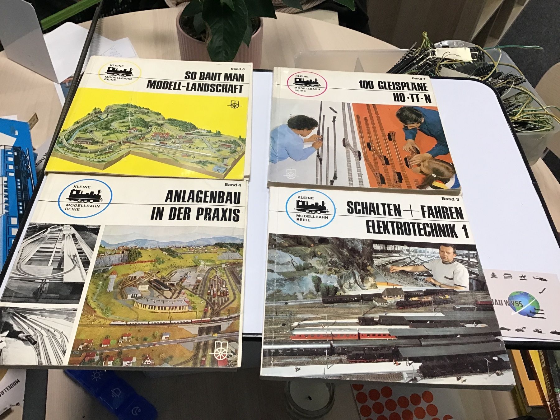 Modellini di ferrovie: Modellbahn Bücher-Konvolut, 4 Stk. – Usato da Männedorf venduto da Modelle-aller-Art