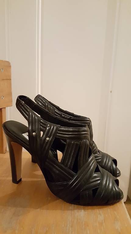 Manolo Blahnik Scarpe da donna: NEU Manolo Blahnik Sandalen Gr. 40 – Nuovo (secondo la descrizione) da Basel venduto da kri_wd99 3
