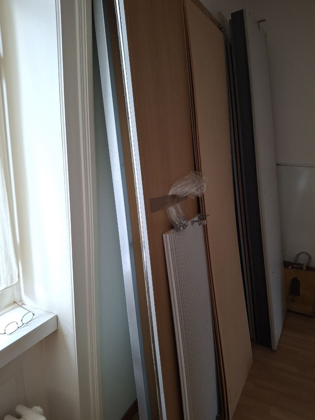 Armadi: Kleiderschrank mit Schwebetüren – Usato da Zürich venduto da wildflower26 7
