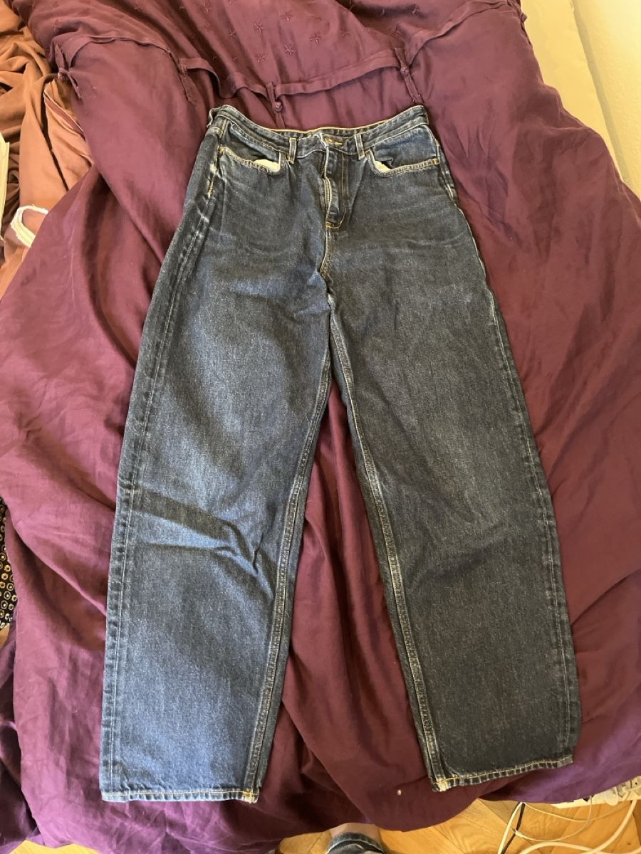 Cos Jeans: Jean COS taille 27 usé – Usato da Zürich venduto da Noemie1994