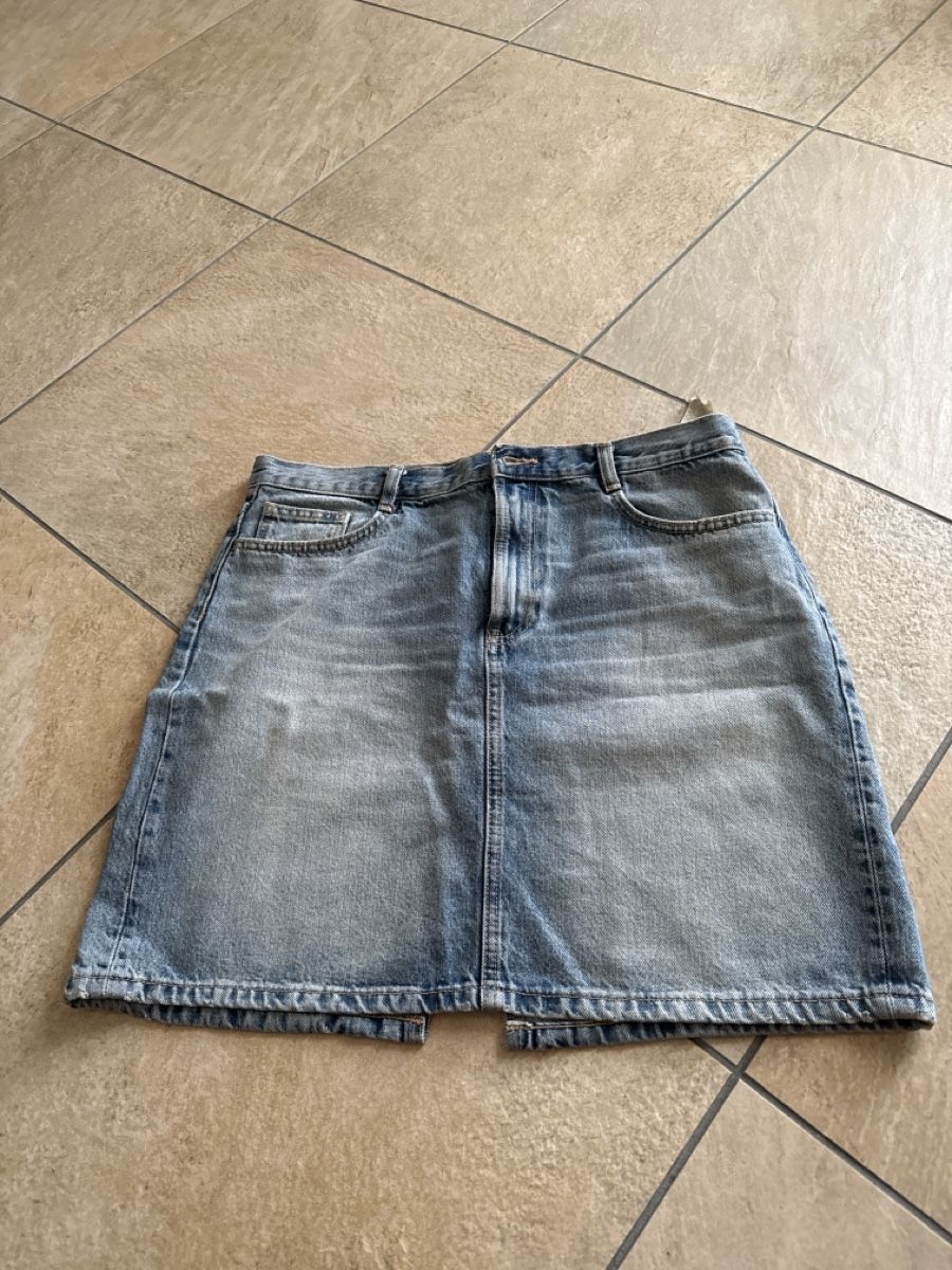 Zara Gonne: Jeans Rock Grösse L von Zara – Usato da Otelfingen venduto da Tommy112