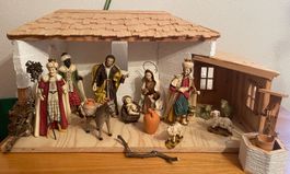 Grosse Krippe mit Figuren
