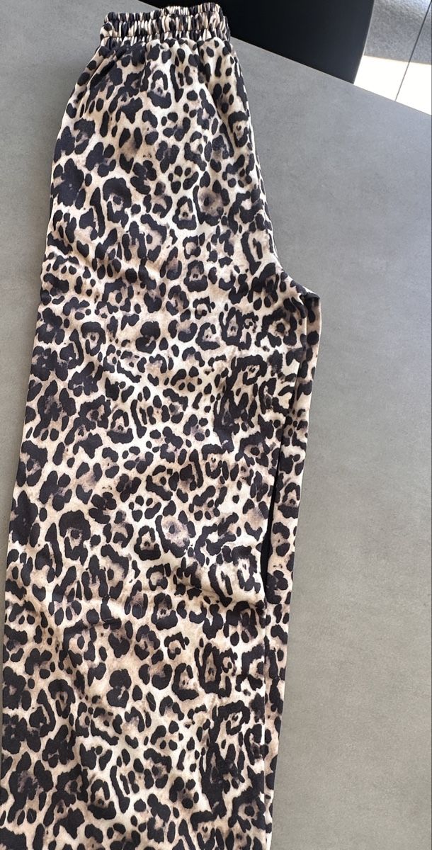 Hosen: Jogginghose mit Leoprint – Gebraucht aus Zollbrück von ana_aeb 1