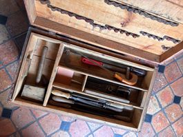 Antike Werkzeugkiste mit Werkzeugen - Holz, Vintage