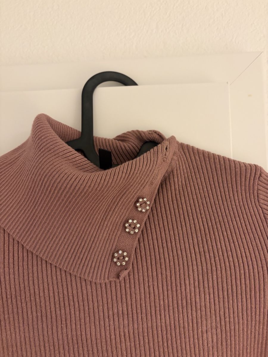 Maglioni & Felpe: Pullover mit Glitzerblumenknöpfen – Usato da Wangen b. Olten venduto da Nanii 1