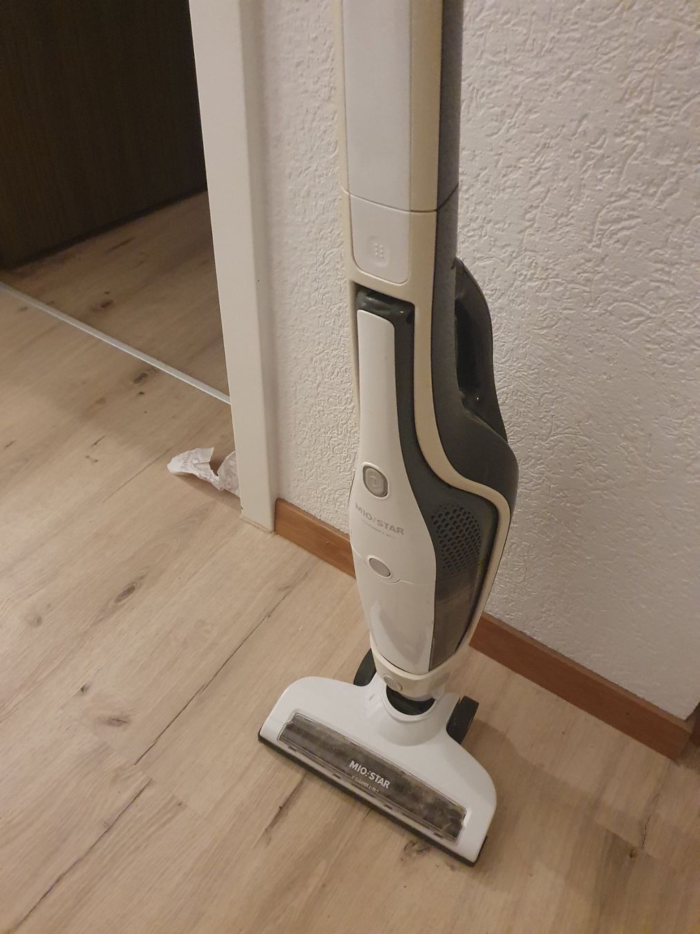 Mio Star Aspirapolveri & Accessori: Kabelloser Staubsauger V-Cleaner 2-in-1 – Usato da Nussbaumen AG venduto da jul_t76k 1