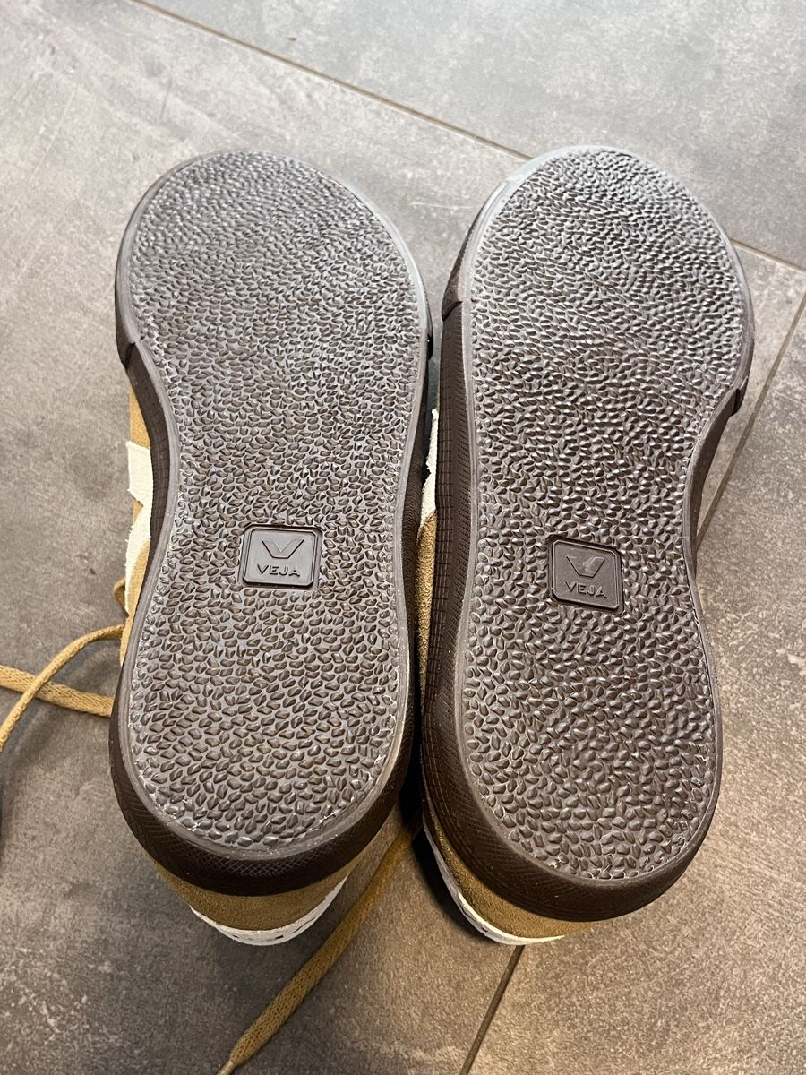 Veja Scarpe da uomo: Sneakers Veja  T.45 en daim camel - neuves – Nuovo e nell'imballaggio originale da BREMBLENS venduto da Lafoudre 3