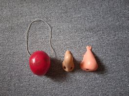 Clown Nase rot Kugel & 2 Nasen Konvolut Fasnacht / Karneval